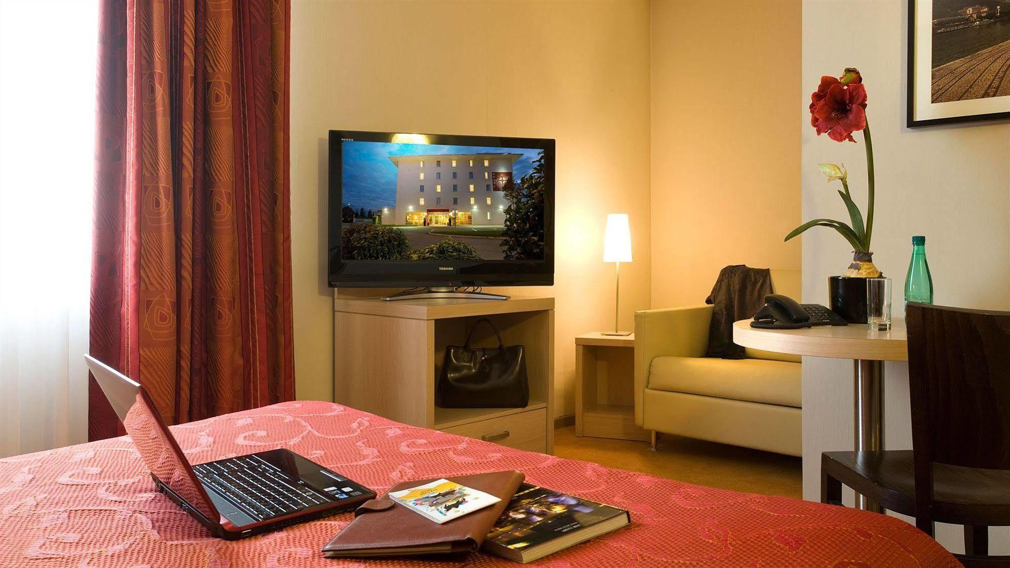 Ibis Styles Lyon Meyzieu Arena Stadium Eksteriør bilde